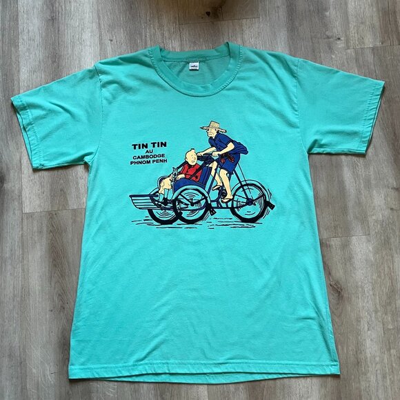 Tintin Green T-Shirt Les Aventures Tintin au Cambodge Phnom Penh Top Size Med - Picture 1 of 7